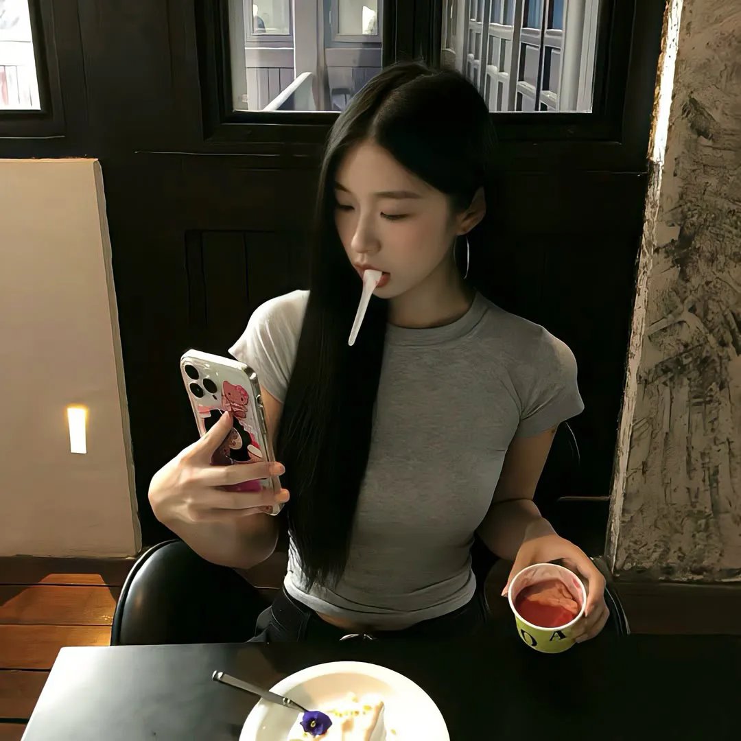 模仿女孩